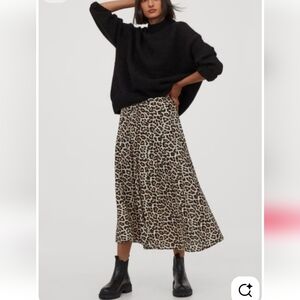 H&M Leopard Print Pleated Midi Skirt | Size Small
